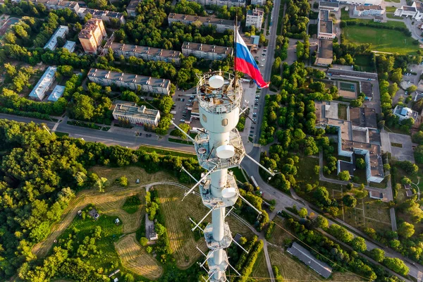 Vista Aérea Mástil Meteorológico Con Una Bandera Rusia Panorama Desarrollo —  Fotos de Stock