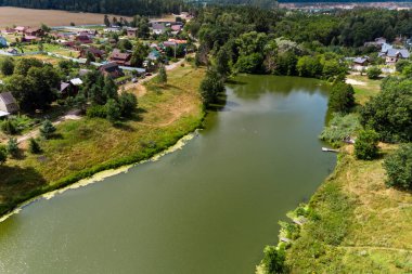 Lyubitsy, Zhukovsky, Kaluzhskiy bölgesi, Rusya 'da bir gölet. Kırsal bölgenin hava görüntüsü
