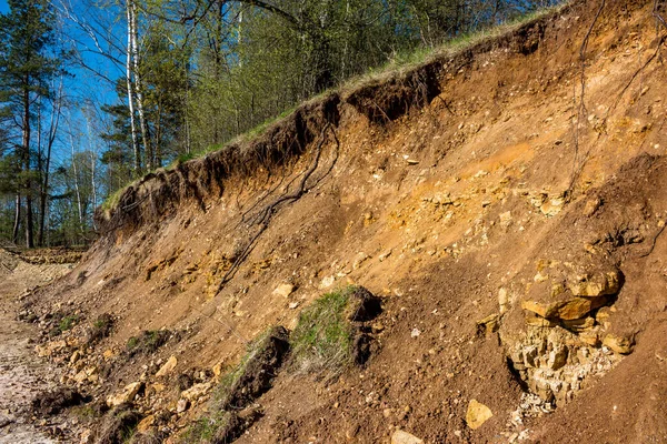 Debilitando Una Pendiente Forestal Con Maquinaria Pesada Exponiendo Lecho Rocoso — Foto de Stock