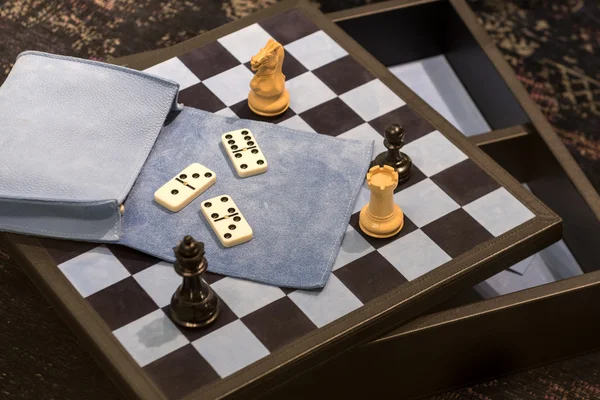 Chess and Dominoes in on Checkerboard — Stock Photo, Image