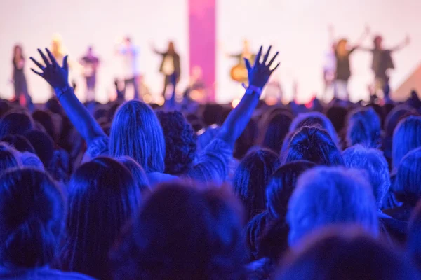 Upphöjd händer konsert — Stockfoto