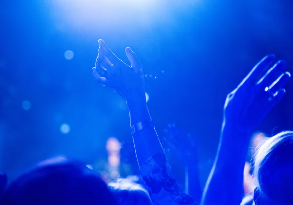 Upphöjd händer konsert — Stockfoto