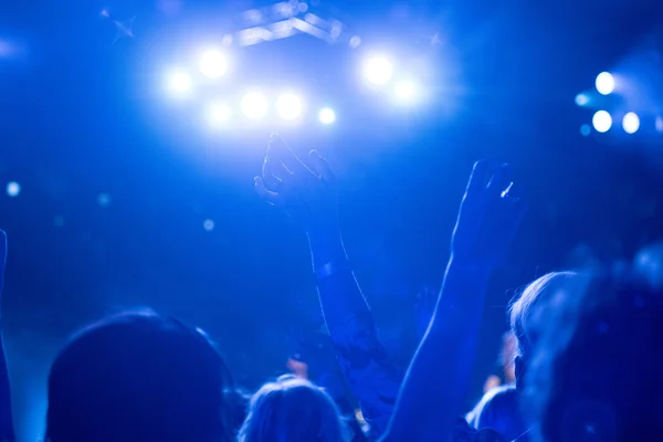 Upphöjd händer konsert — Stockfoto