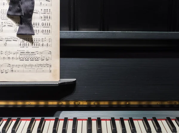 Corbata de piano, música y lazo — Foto de Stock