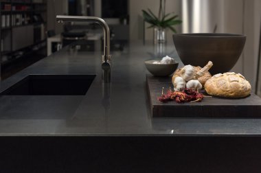Siyah granit mutfak