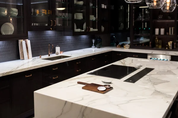 Cozinha superior de mármore de luxo — Fotografia de Stock