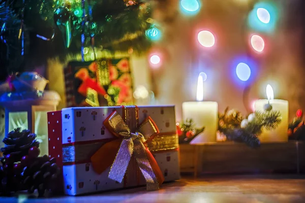 Weihnachtsbaum mit Geschenken aus nächster Nähe — Stockfoto