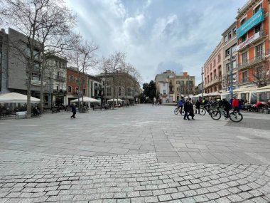 Terrassa, İspanya - 07 03 2021 - bir kış günü Terrassa 'nın merkezinde - Valles Occidental