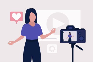Blog konsepti. Genç bir kadın blogu için video hazırlıyor. Düz bir biçimle vektör ayarlandı