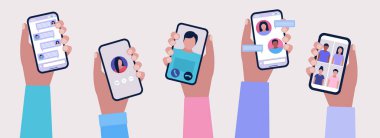 Konferans görüntülü konuşma, bir arkadaşla görüntülü konuşma, internetten çalışma, iş görüşmesi. El ele tutuşan cep telefonları. Sosyal medya ağı. Renkli düz vektör illüstrasyonu.