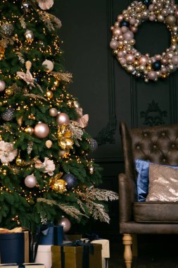 Yeni yıl dekoru, güzel bir yılbaşı ağacı