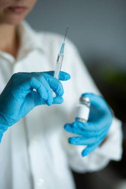 COVID-19 Coronavirus Aşısı ve Şırınga Kavramsal Görüntü
