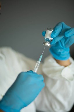 COVID-19 Coronavirus Aşısı ve Şırınga Kavramsal Görüntü