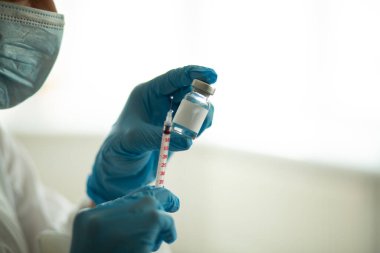 COVID-19 Coronavirus Aşısı ve Şırınga Kavramsal Görüntü