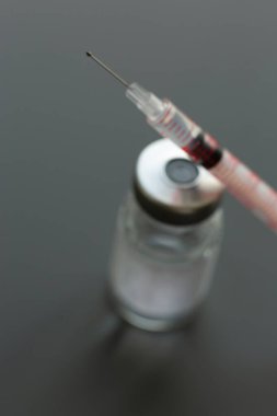 COVID-19 Coronavirus Aşısı ve Şırınga Kavramsal Görüntü