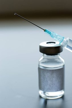 COVID-19 Coronavirus Aşısı ve Şırınga Kavramsal Görüntü