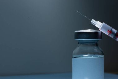 COVID-19 Coronavirus Aşısı ve Şırınga Kavramsal Görüntü