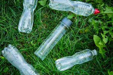 glass bottle instead of plastic water bottle, environmental protection, water splash, green grass