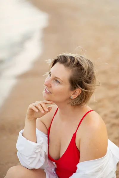 Girl Swimsuit White Shirt Beach Sea Beautiful Sunset Smiling — стоковое фото