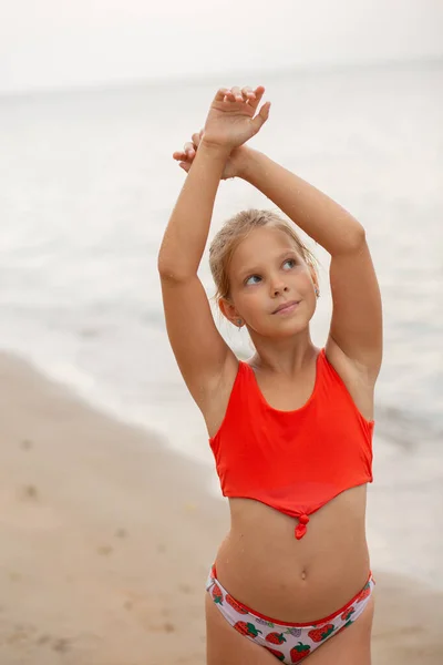 Schönes Mädchen Meer Teenager Rennt Und Lacht Lebhafte Emotionen — Stockfoto