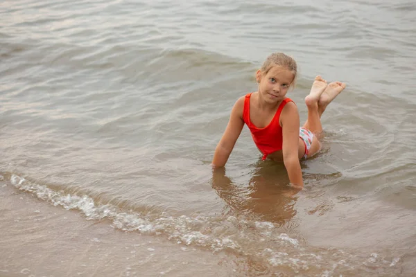 Beautiful Girl Sea Teenager Runs Laughs Vivid Emotions — Stock Photo, Image