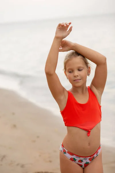 Schönes Mädchen Meer Teenager Rennt Und Lacht Lebhafte Emotionen — Stockfoto