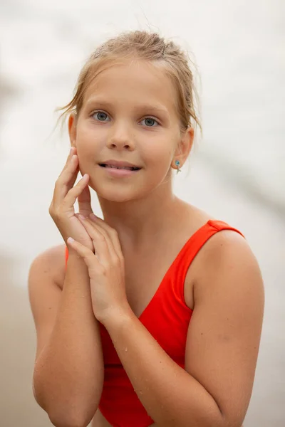 Menina Bonita Mar Adolescente Corre Emoções Vívidas Imagem De Stock