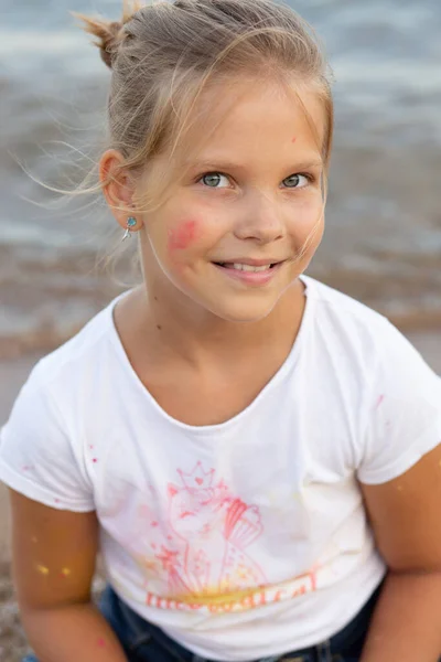 Krásná Dívka Moři Teenager Běží Směje Živé Emoce Royalty Free Stock Obrázky