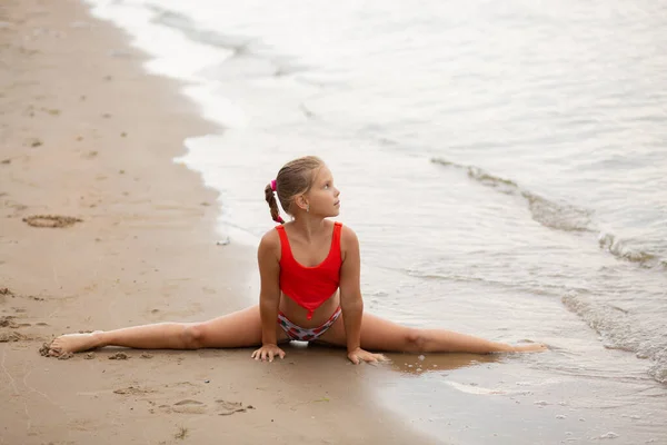 Menina Bonita Mar Adolescente Corre Emoções Vívidas Imagem De Stock