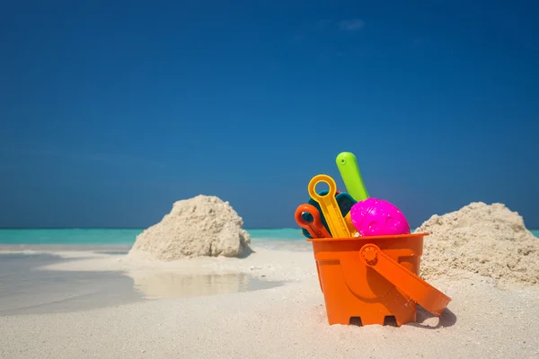 Beach toys in the sand at the beach — Stock Photo, Image