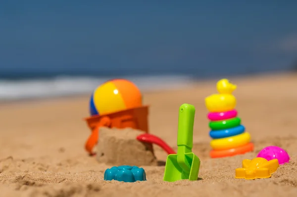 Plaża zabawek w piasku na plaży — Zdjęcie stockowe