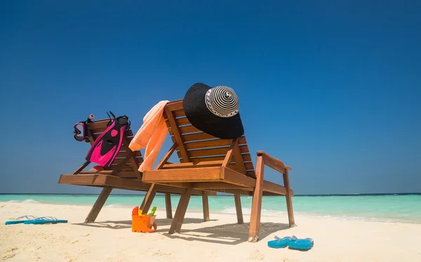 Foto van de strand ligstoel op het tropische strand, vakantie. Reizen — Stockfoto