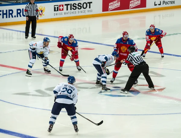 МОСКВА - 30 апреля 2016 года: Игроки сборной России и — стоковое фото