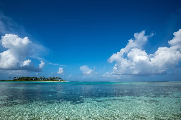 Isla tropical perfecta playa paradisíaca Maldivas — Foto de Stock