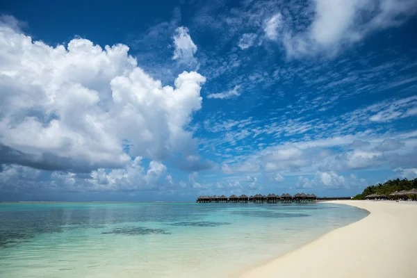 Beautiful beach with water bungalows at Maldives — Stock Photo, Image