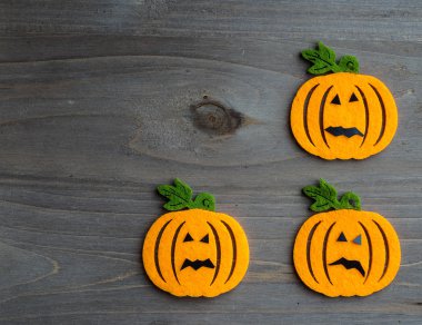 el yapımı keçe jack-o-lantern rustik ahşap kaprisli halloween arka plan görüntüsü