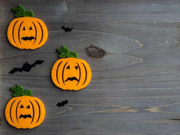 Whimsical Halloween background image of handmade felt jack-o-lantern on rustic wood — Stock Photo, Image