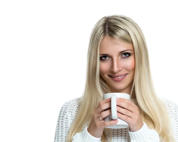 Schöne Frau mit weißer Tasse — Stockfoto