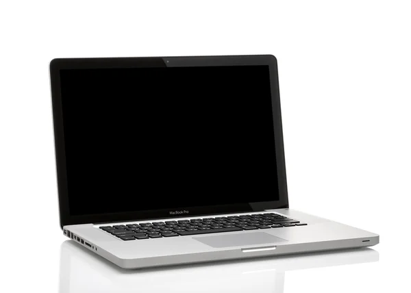 Moscow, Rusland - 10 mei 2014: Foto van een Macbook Pro. MacBook Pro is een laptop die is ontwikkeld door Apple Inc. — Stockfoto