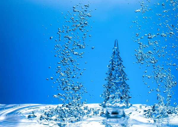 Árvore de Natal em fundo azul — Fotografia de Stock