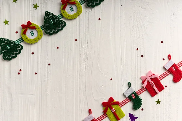 Decoração de Natal em um fundo de branco pintado rústico boa — Fotografia de Stock