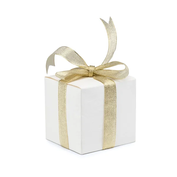 Caja de regalo con lazo de cinta dorada sobre fondo blanco —  Fotos de Stock