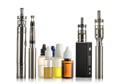 elektronik sigara koleksiyon üzerinde beyaz izole