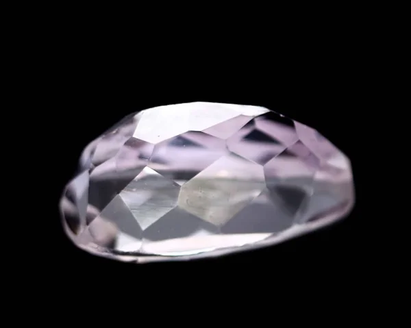 Kunzite Natural Sobre Fondo Negro —  Fotos de Stock