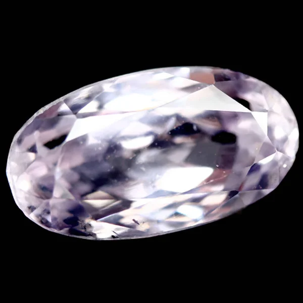 Kunzite Natural Sobre Fondo Negro — Foto de Stock