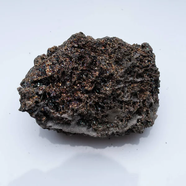 Natürliches Mineral Pyrrhotit Auf Weißem Hintergrund — Stockfoto