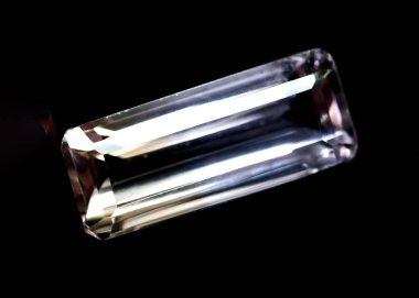 Siyah arkaplanda doğal ametri