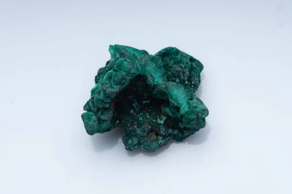 Minerale Verde Malachite Fondo Bianco Malachite Verde Naturale — Foto Stock