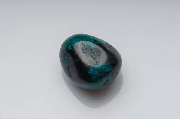 Přírodní Chrysocolla Kámen Bílém Pozadí — Stock fotografie