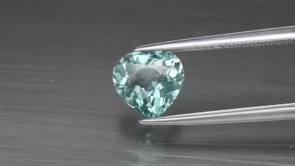 Natuurlijk Blauw Toermalijn Indicolite Grijze Achtergrond — Stockvideo